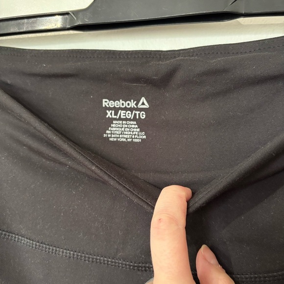 🎉4/30$🎉 Reebok Black Cropped Active Leggings - Size XL - Picture 2 of 5